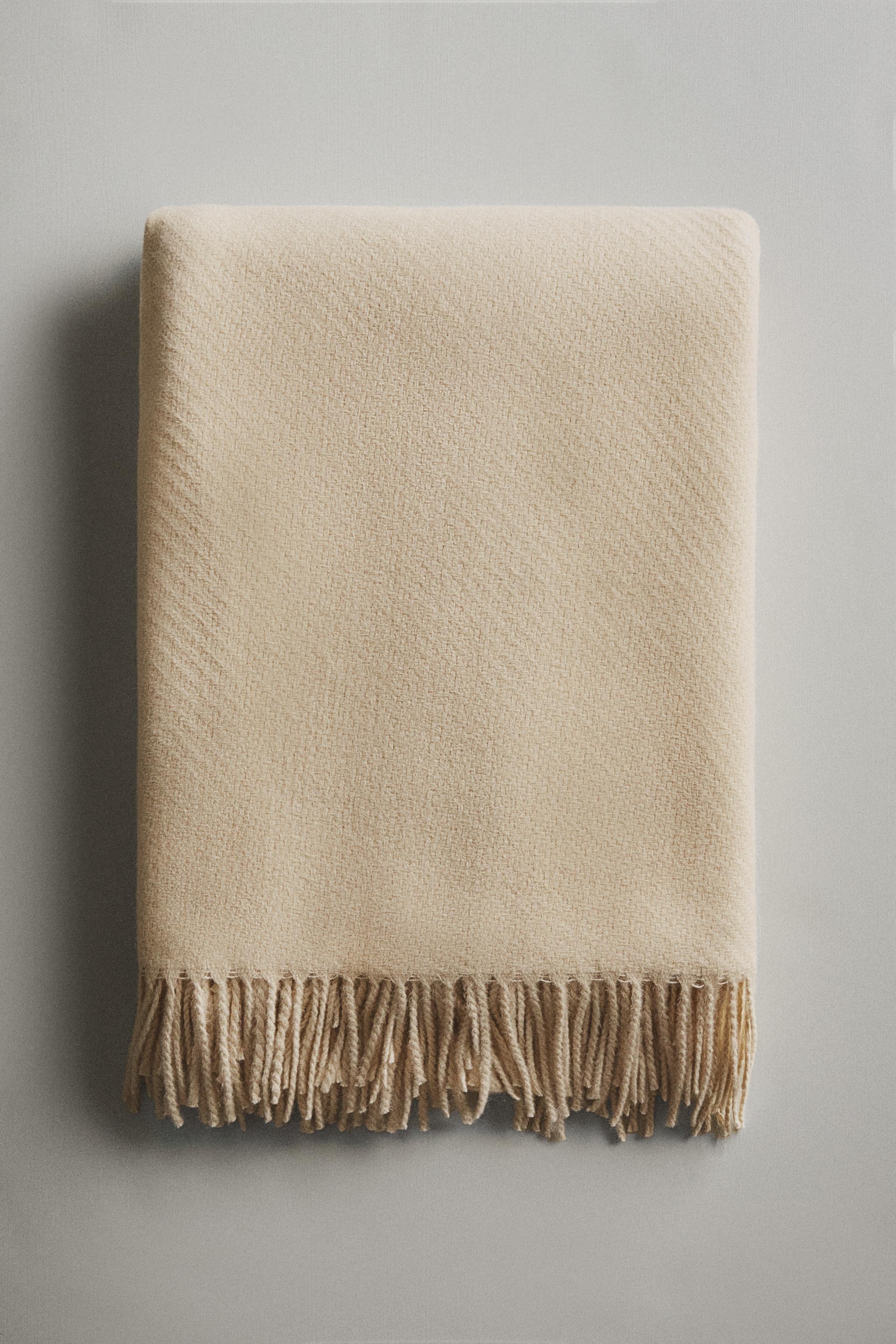 PLAIN TEXTURED BLANKET